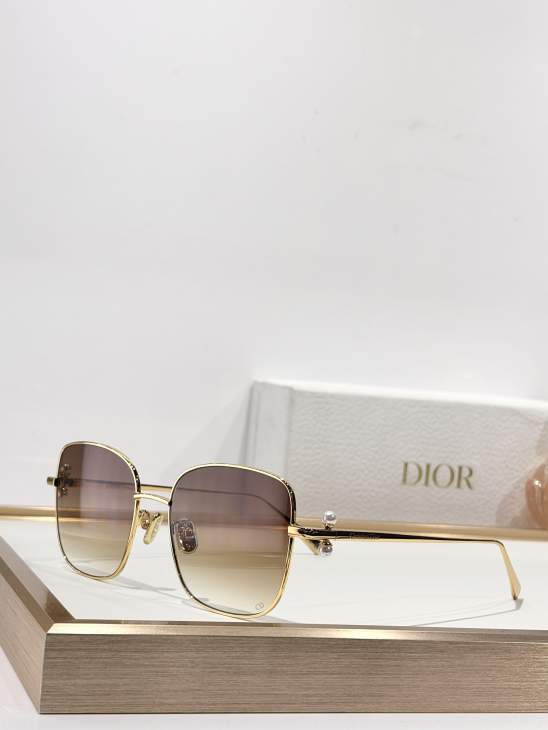 Picture of Dior Sunglasses _SKUfw76705625fw